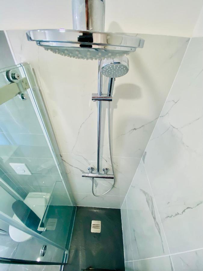 Lovely Apartment Heart Of Golden Square Fiber Wifi Nice Ngoại thất bức ảnh